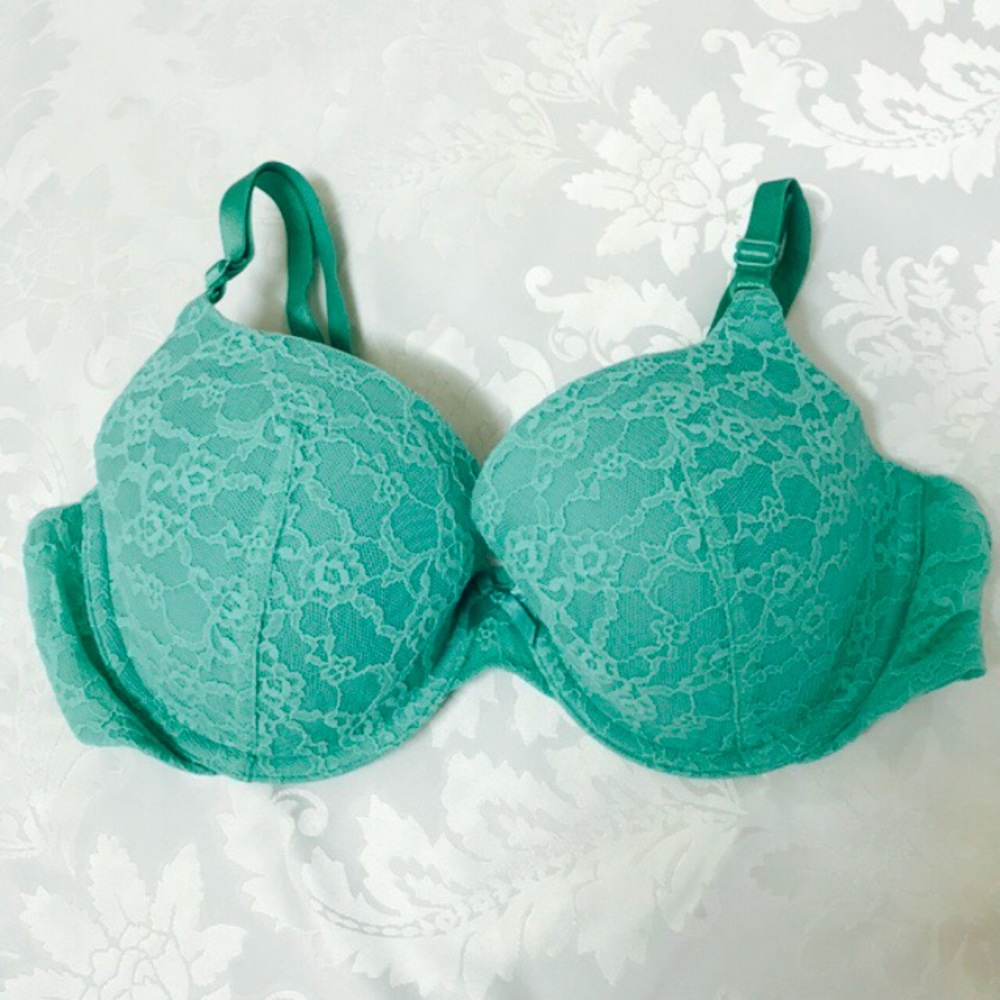 Victoria’s Secret lightly lined bra